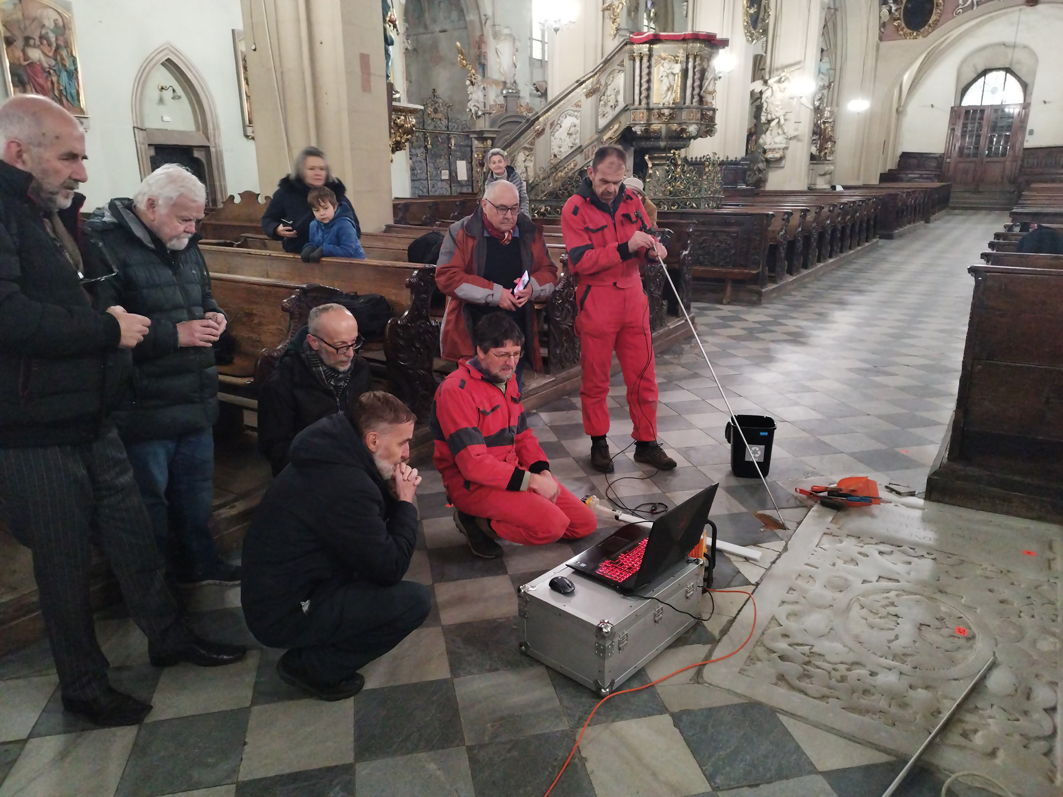 Kamerový průzkum hrobky Arnošta z Pardubic v Kladsku